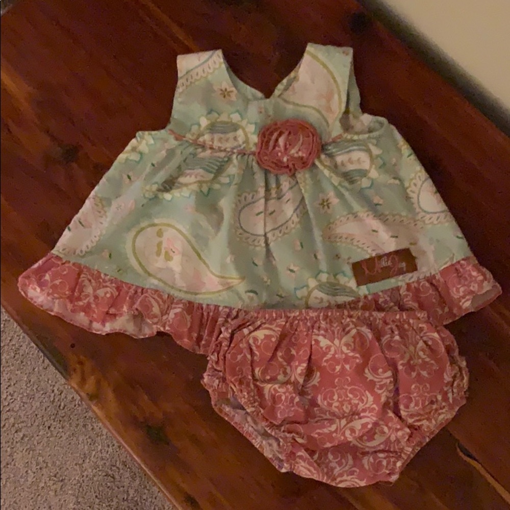 GUC Baby Girl Outfit with ruffles on the butt